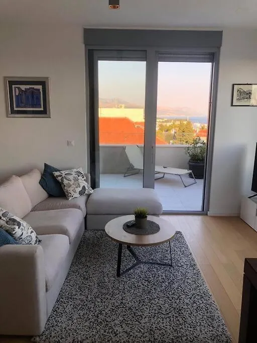 Splendid Split View Apartment