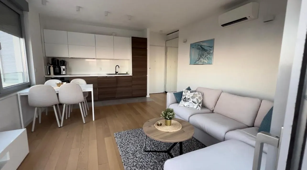 Splendid Split View Apartment