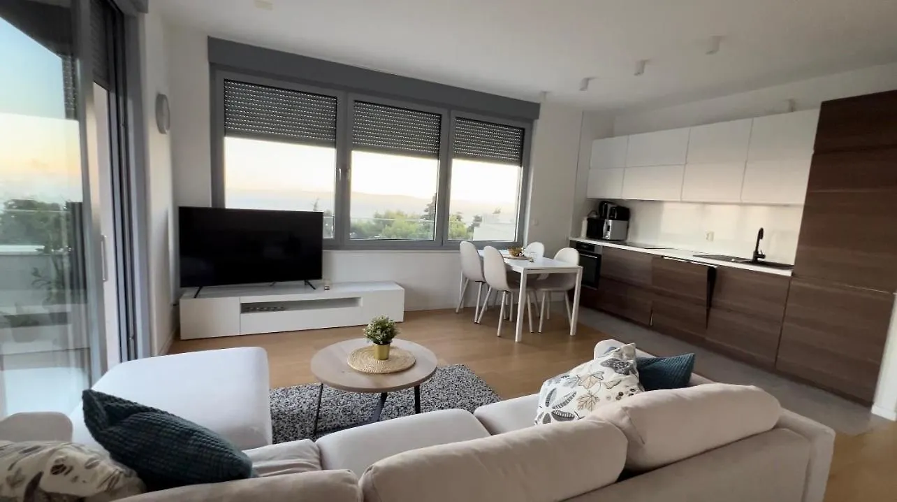 Splendid Split View Apartment